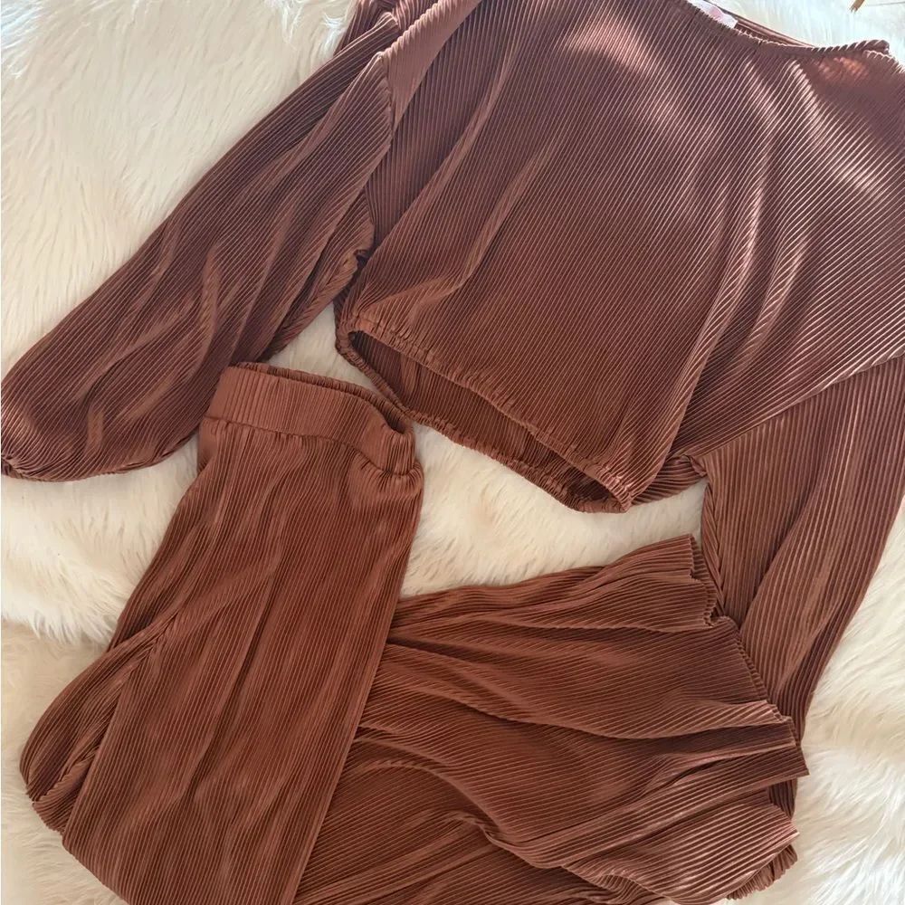 Brown Ribbed Two-Piece Lounge Set - Picture 3 of 3